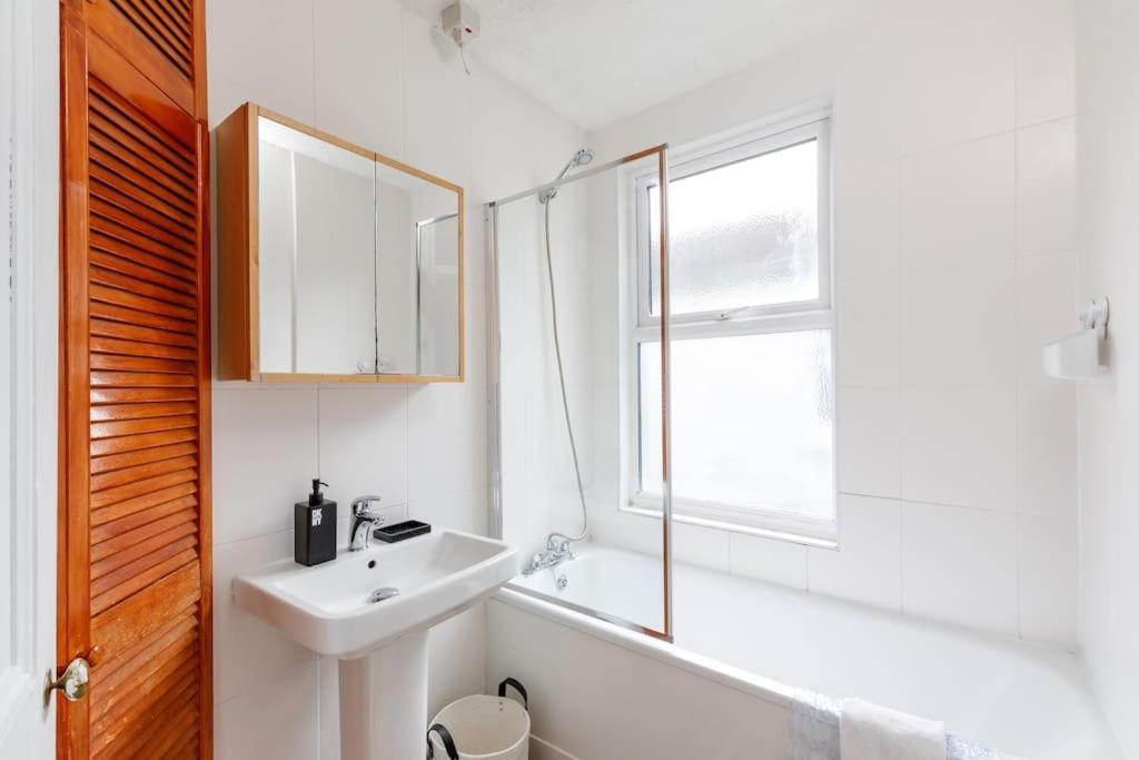 Charming 2 Bedroom Flat In Central Hove With Free Parking Eksteriør billede